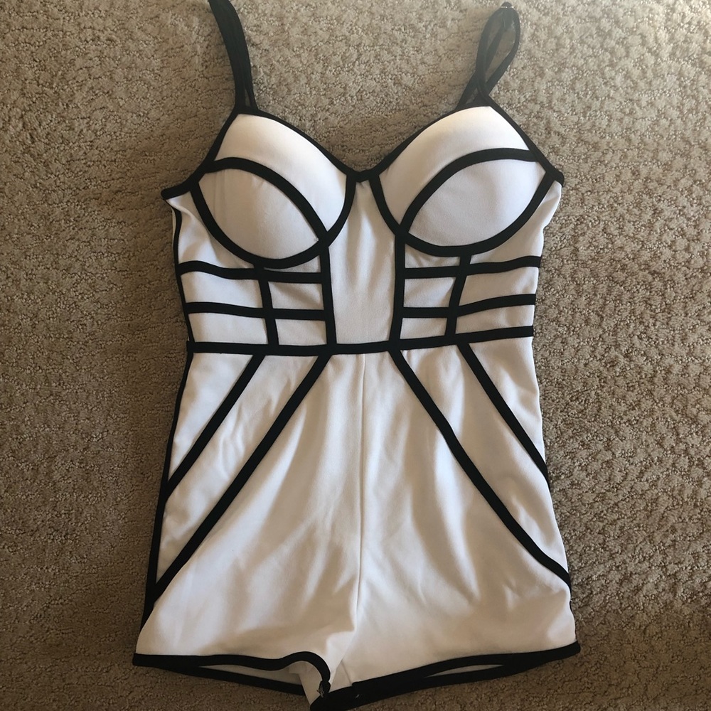 White/black romper